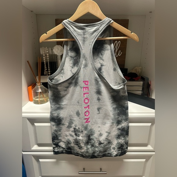 Lululemon x Peloton Tank - Picture 2 of 3
